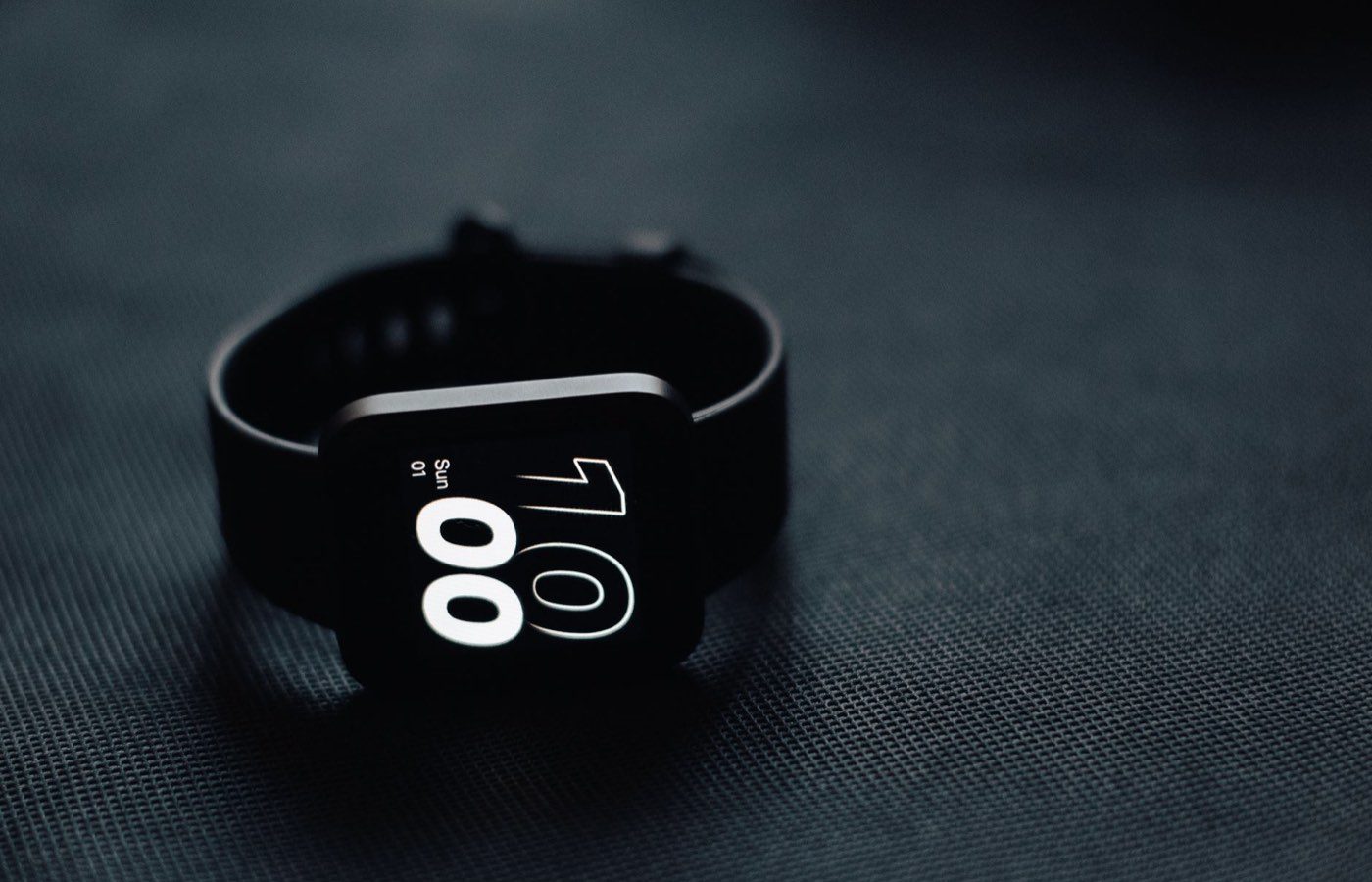 Fitbit ou Garmin : suivre activité et chutes chez seniors